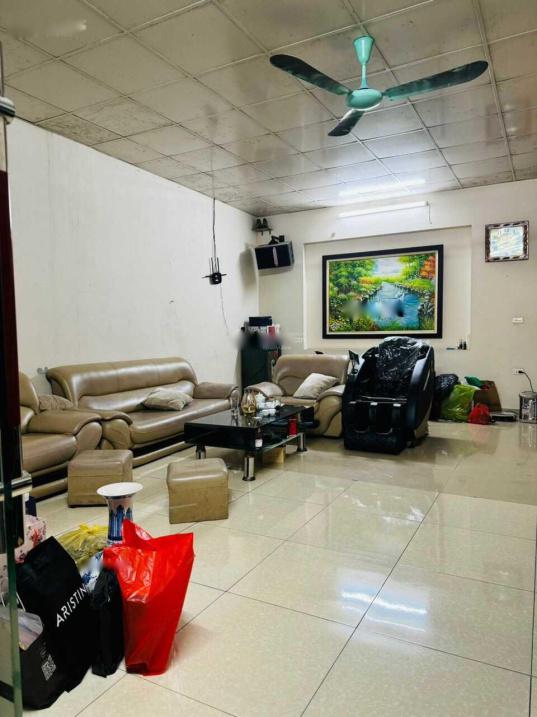 Cần cho thuê nhà riêng sổ đỏ tại Phố Lê Trọng Tấn, 350 m2, 1 tầng, đã có nội thất, giá 20 tr/tháng