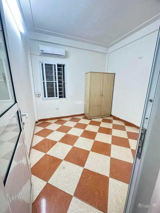 Cho thuê gấp căn nhà riêng tại Đường Tư Đình, 48 m2, 3 tầng, đầy đủ nội thất, giá 6 tr/tháng - Ảnh 1