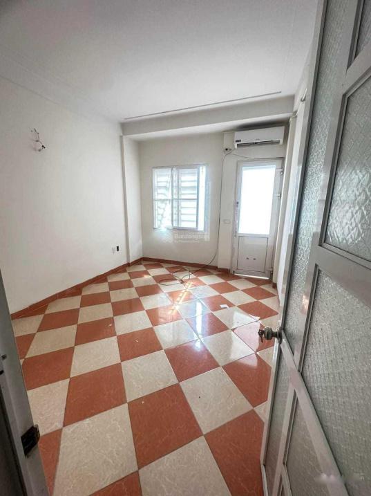 Cho thuê gấp căn nhà riêng tại Đường Tư Đình, 48 m2, 3 tầng, đầy đủ nội thất, giá 6 tr/tháng
