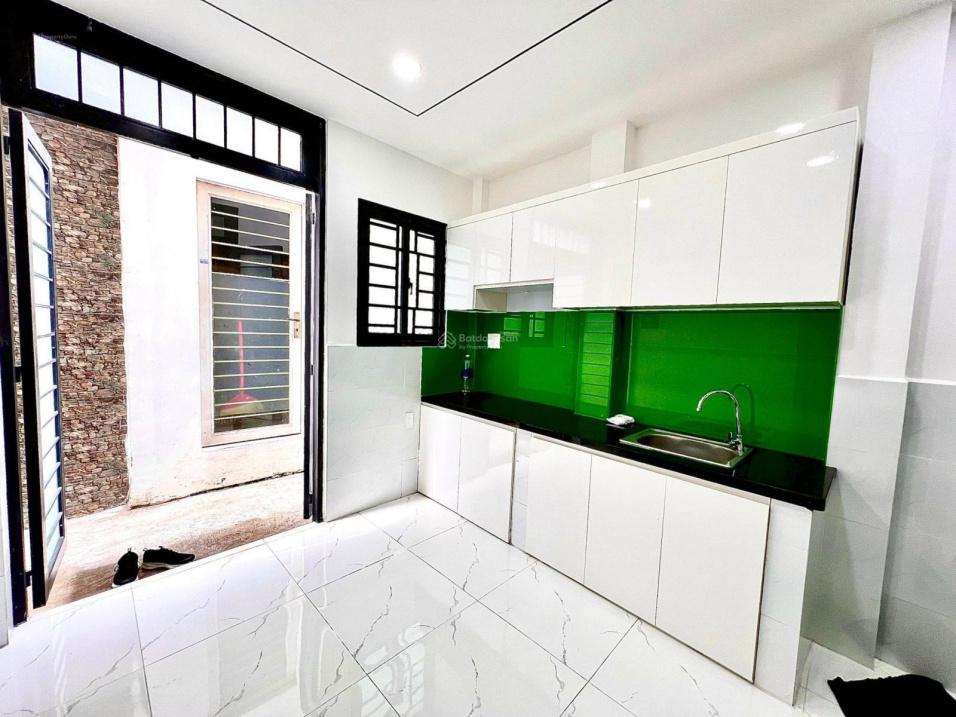 Cần bán gấp bán nhanh nhà đất 2 tầng, mặt tiền 2m tại Đường Phan Văn Trị - Bình Thạnh, giá 2,39 tỷ