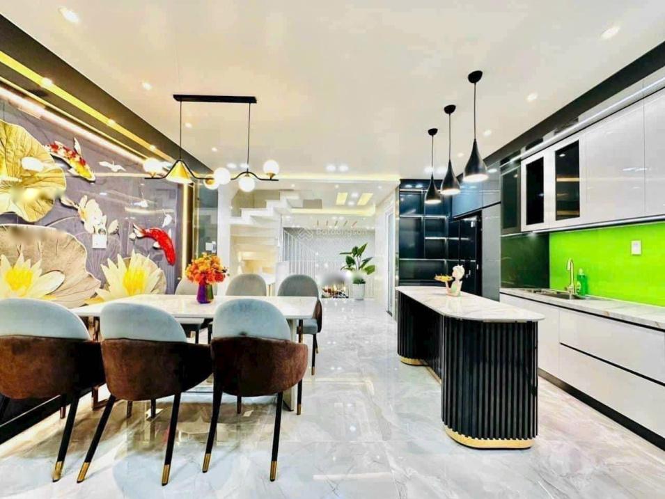 Chuyển nhượng căn nhà đẹp 4 tầng, 72 m2, mặt tiền 5m tại Đường Phạm Văn Chiêu, giá 13,6 tỷ