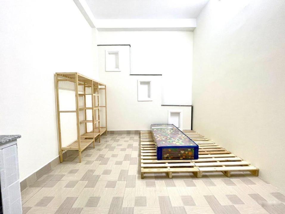 Cần cho thuê nhà trọ phòng trọ 25 m2 tại Đường Trương Hán Siêu, sẵn nội thất, giá 4 tr/tháng