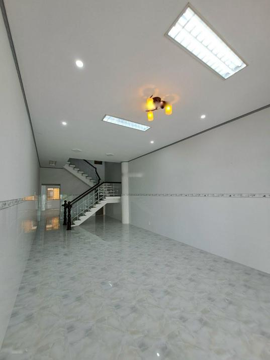 Chuyển nhượng nhà lk 300 m2, giá 3 tỷ tại Phường 7 - Sóc Trăng - Sóc Trăng