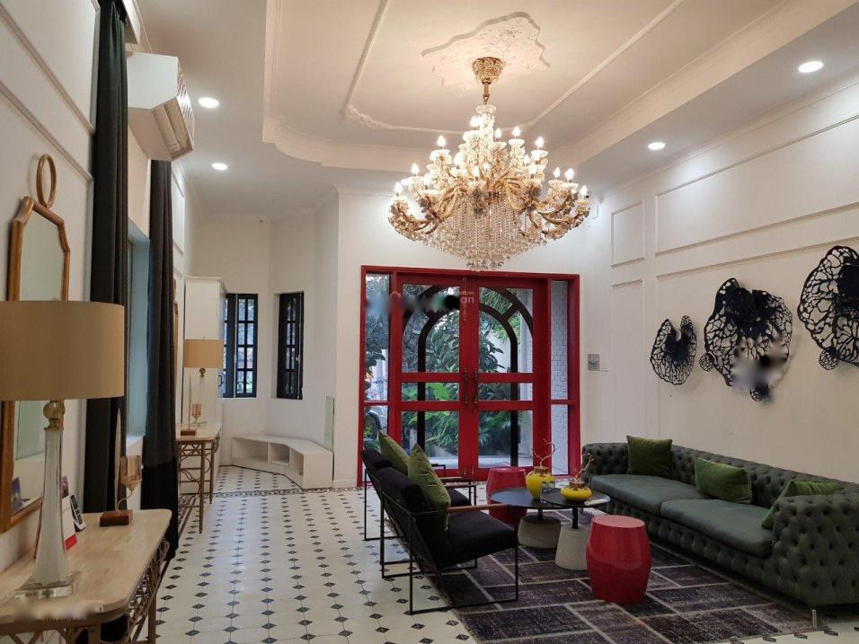 Cho thuê gấp nhà mặt phố tại Đường Lê Văn Chí, 235 m2, 3 tầng, đã có nội thất, giá 80 triệu/tháng