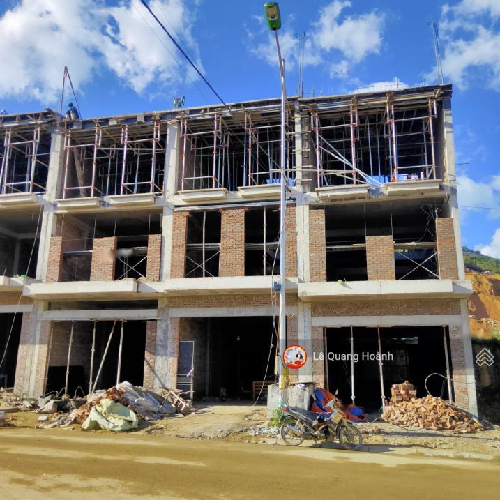 Cần bán gấp đất nền 100 m2, mặt tiền 5m, hướng Tây - Bắc tại Sa Pa - Lào Cai, giá 5,28 tỷ