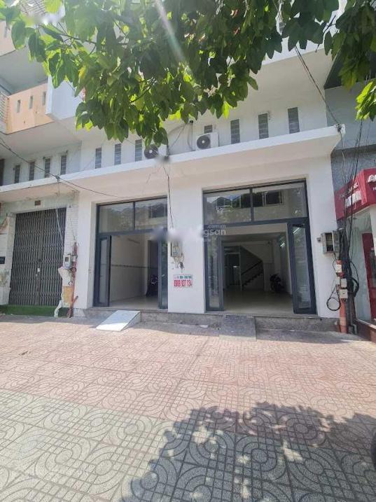 Thuê ngay nhà mặt phố tại Phố Tạ Quang Bửu, 160 m2, 6 tầng, nội thất đầy đủ, giá 80 triệu/tháng