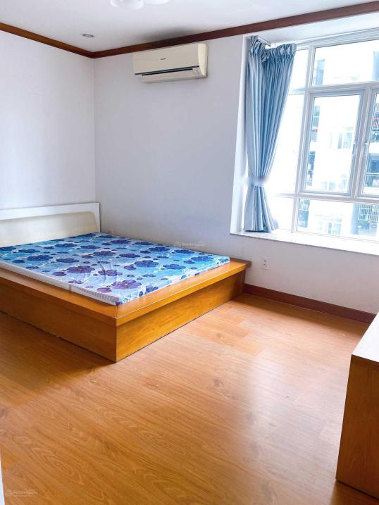 Cần cho thuê gấp căn hộ chung cư 2 phòng ngủ, 115 m2 tại Quận 8, giá 12 tr/tháng