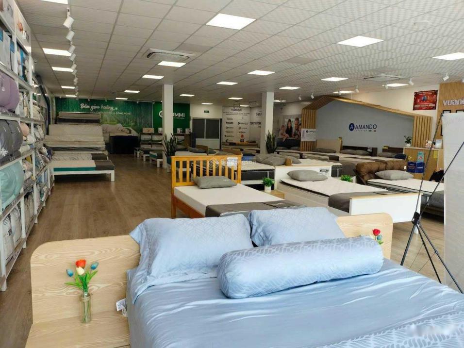 Cần cho thuê gấp căn nhà mặt phố tại Đường Nguyễn Văn Quá, 300 m2, 1 tầng, giá 85 triệu/tháng - Ảnh 1