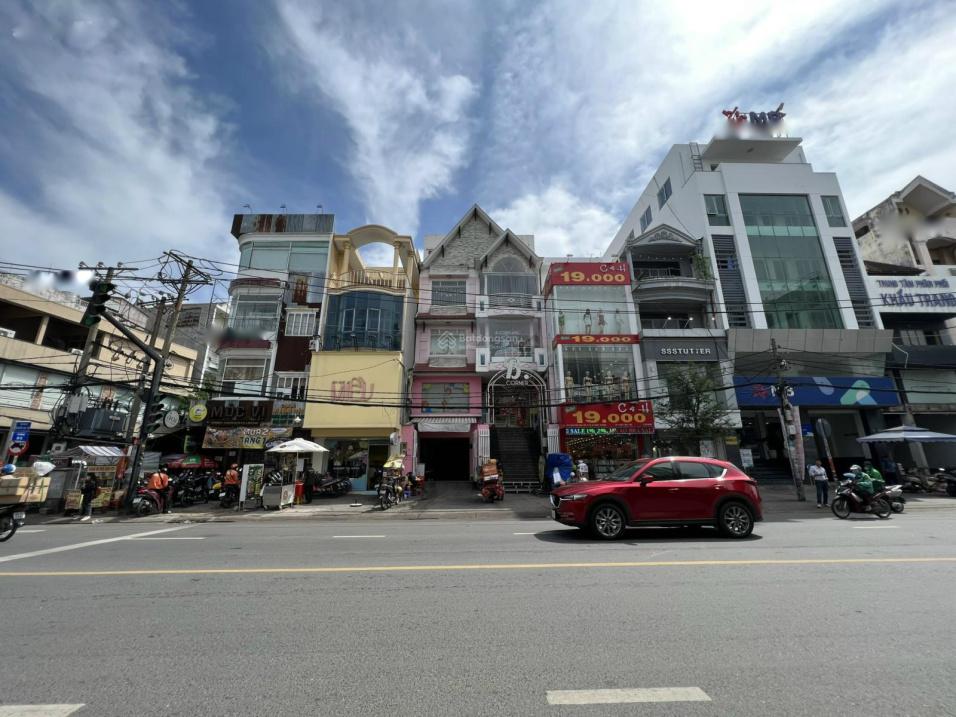 Cần cho thuê gấp nhà mặt phố đẹp tại Đường Nguyễn Gia Trí, 160 m2, giá 180 triệu/tháng