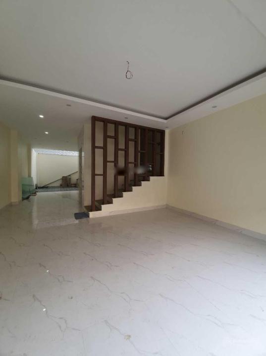 Thuê ngay nhà riêng tại Đường Hoàng Quốc Việt, 70 m2, 5 tầng, đầy đủ nội thất, giá 30 tr/tháng - Ảnh 1