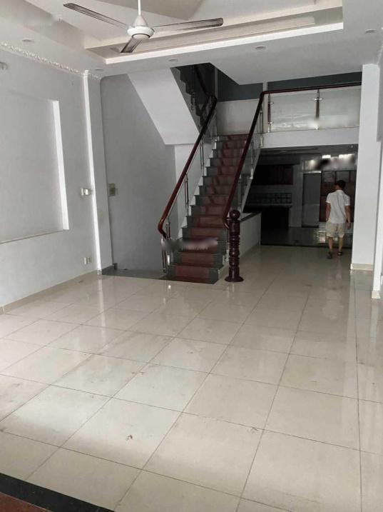 Cần cho thuê nhà mặt phố tại Đường Quách Văn Tuấn - 12 - Tân Bình, 100 m2, 3 tầng, giá 25 tr/tháng - Ảnh 1