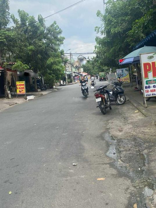 Cho thuê căn nhà mặt phố tại Đường T6 - Tân Phú, 100 m2, 3 tầng, sẵn nội thất, giá 35 triệu/tháng