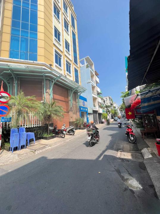 Cho thuê toà nhà văn phòng 2 mặt tiền Đường Nguyễn Hiền, Quận 3 (DT 11x12m, 8 lầu) LH - Ảnh 1