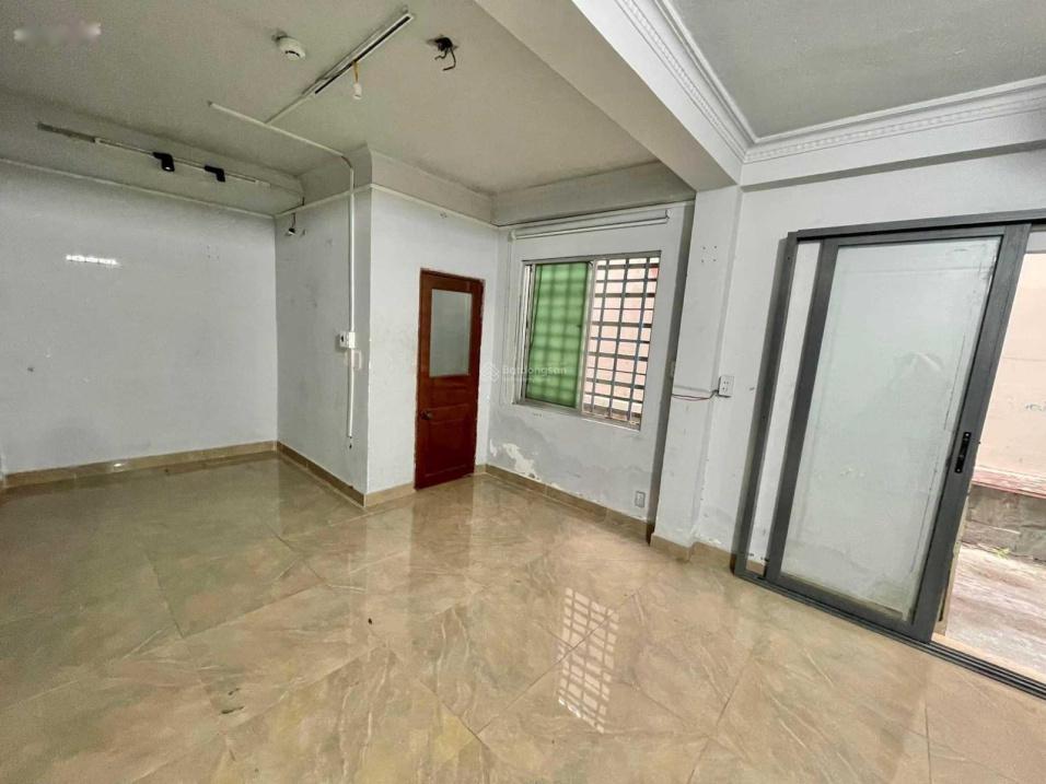 Mặt bằng góc 2 mặt tiền ngay chợ Tân Định - Thạch Thị Thanh, DTSD khoảng 50m2, KD tự do