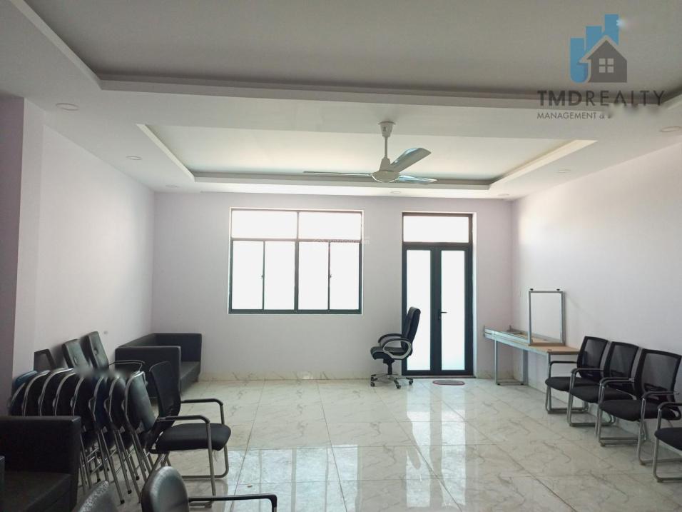 Cho thuê nhà phố tại Đường Liên Phường - Quận 9, 126 m2, 3 tầng, sẵn nội thất, giá 30 triệu/tháng - Ảnh 1