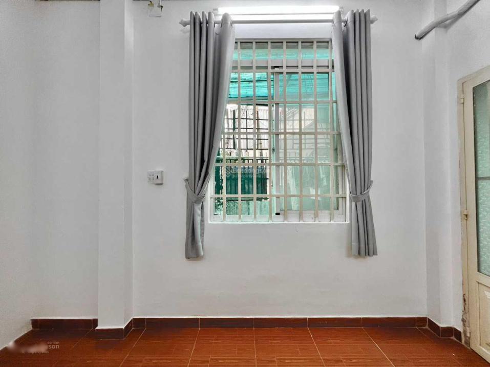 Cho thuê gấp nhà trọ 20 m2 tại Đường Phan Văn Trị - Bình Thạnh, đã có nội thất, giá 4 triệu/tháng