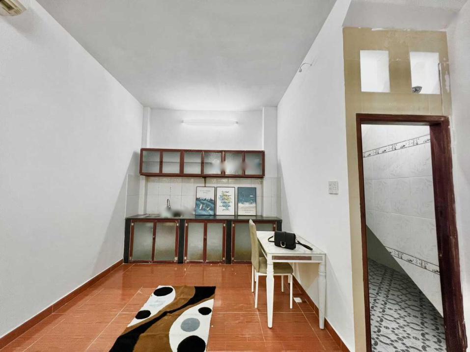 Cho thuê gấp nhà trọ 20 m2 tại Đường Phan Văn Trị - Bình Thạnh, đã có nội thất, giá 4 triệu/tháng