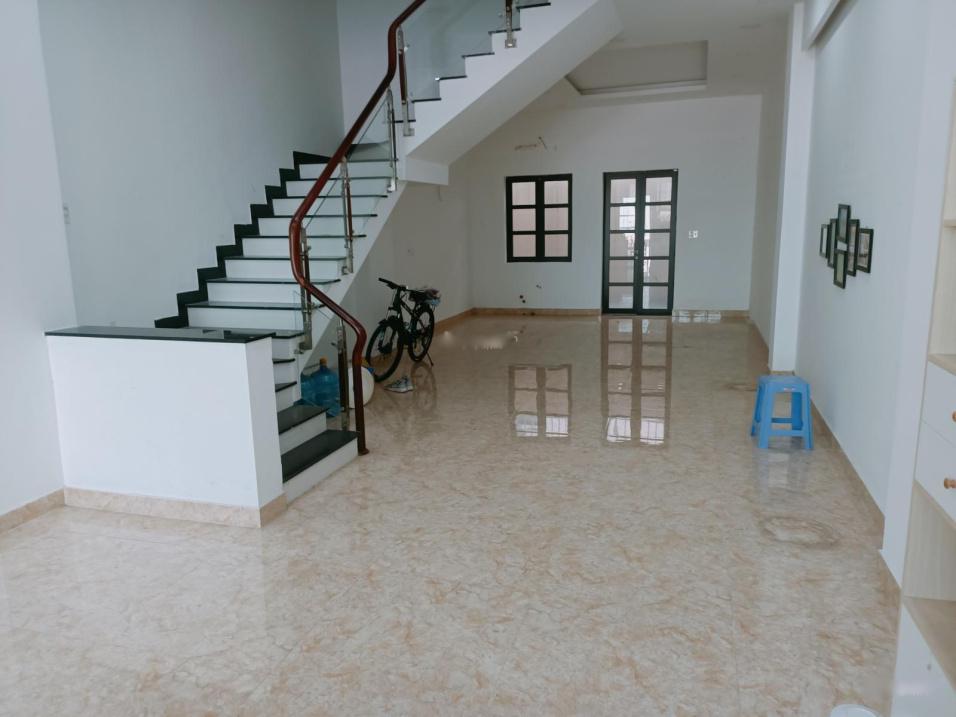 Cần cho thuê nhà mặt phố tại Đường Phan Văn Trị, 100 m2, nội thất đầy đủ, giá 38 triệu/tháng