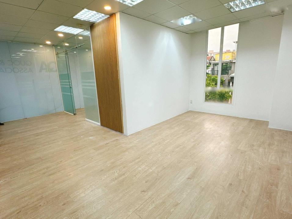 Sàn VP 50m2 tại số 1 Trần Khánh Dư, P Tân Định Q1 chỉ từ 20 triệu - đã lót sàn gỗ và ngăn 2 phòng