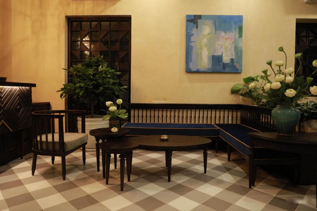 Cho thuê gấp nhà mặt phố tại Đường Nguyễn Du - Quận 1, 200 m2, 2 tầng, giá 30 triệu/tháng