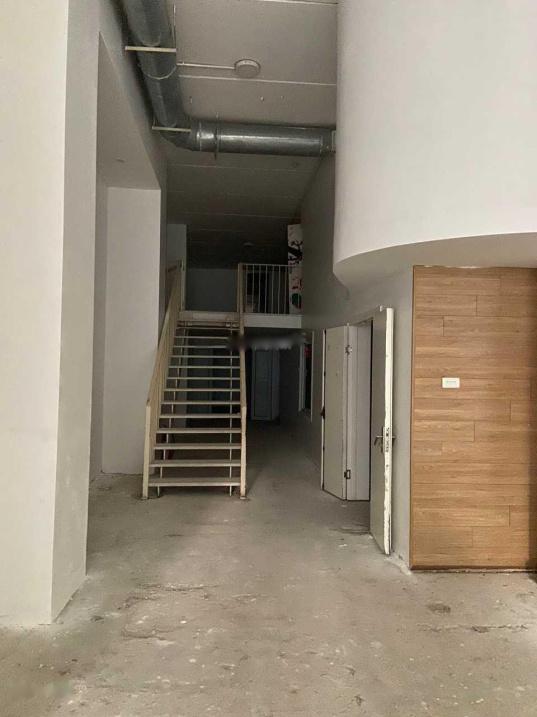 Cần cho thuê nhà phố shophouse 1 tầng, 400 m2 tại Quận Cầu Giấy - Hà Nội, giá 168 tr/tháng
