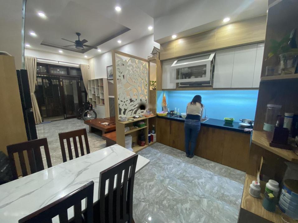 Chuyển nhượng nhà mặt tiền 3 tầng, 56 m2, mặt tiền 4m tại Đường Huỳnh Lý - Hải Châu, giá 5 tỷ