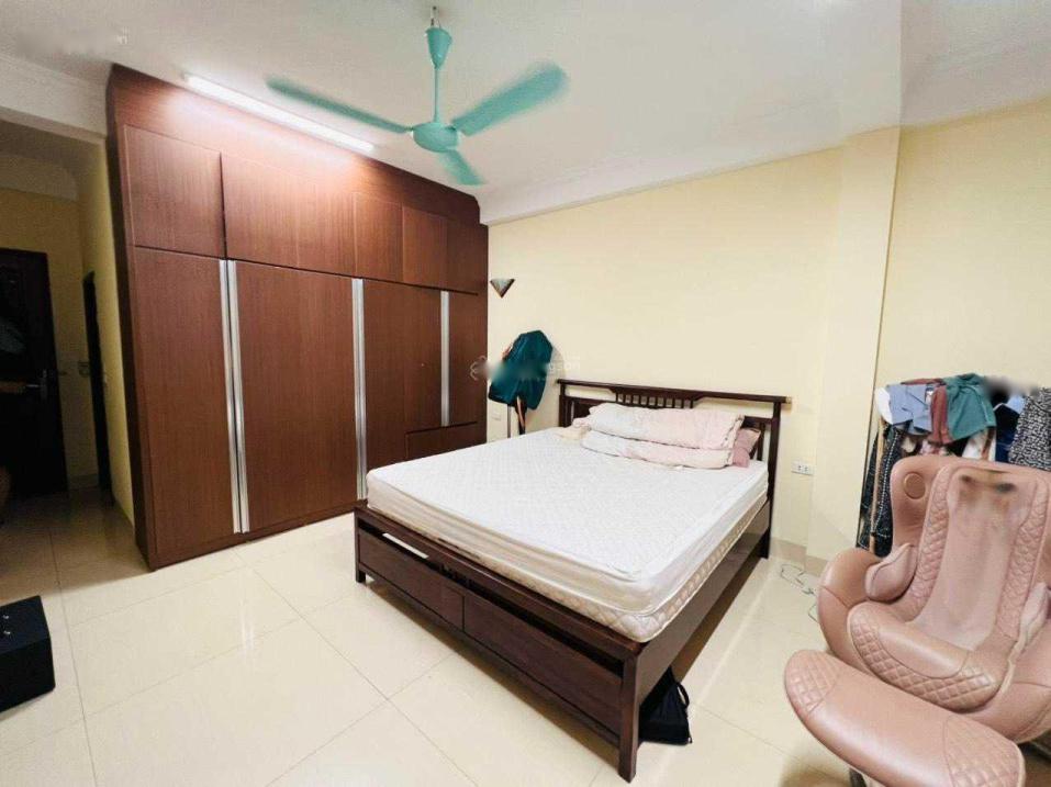 Cần bán ngay nhà sổ hồng riêng 6 tầng, 40 m2, mặt tiền 4m tại Đường Chiến Thắng, giá 7,85 tỷ