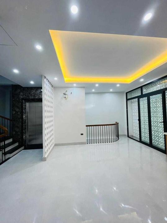 Chuyển nhượng nhà đất 5 tầng, 50 m2, mặt tiền 6m tại Đường Văn Cao - Ba Đình, giá 8,9 tỷ