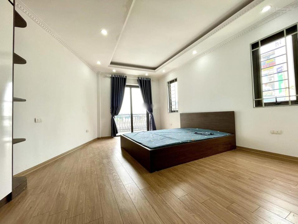 Cần bán gấp nhà sổ riêng 6 tầng, 36 m2 tại Đường Giải Phóng - Hoàng Liệt - Hoàng Mai, giá 5,5 tỷ