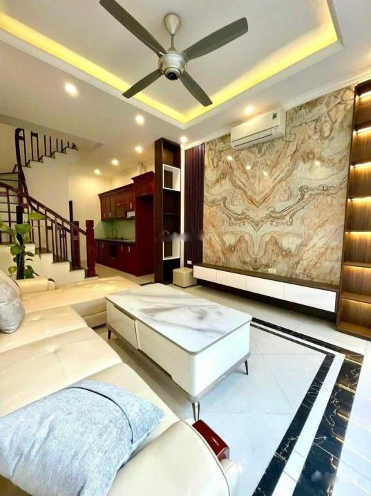 Cần bán ngay nhà đẹp 5 tầng, 45 m2, mặt tiền 6m tại Đường Nguyễn Văn Cừ, giá 4,5 tỷ - Ảnh 1