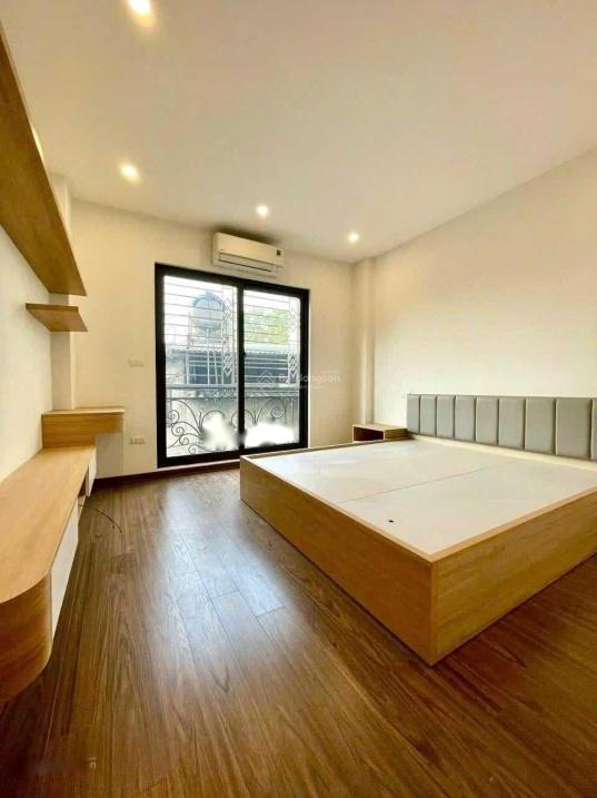 Cần bán ngay nhà đẹp 5 tầng, 45 m2, mặt tiền 6m tại Đường Nguyễn Văn Cừ, giá 4,5 tỷ