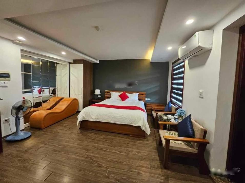 Chuyển nhượng nhà sổ hồng riêng 8 tầng, 81 m2 tại Đường Nguyễn Thị Định - Cầu Giấy, giá 21,8 tỷ