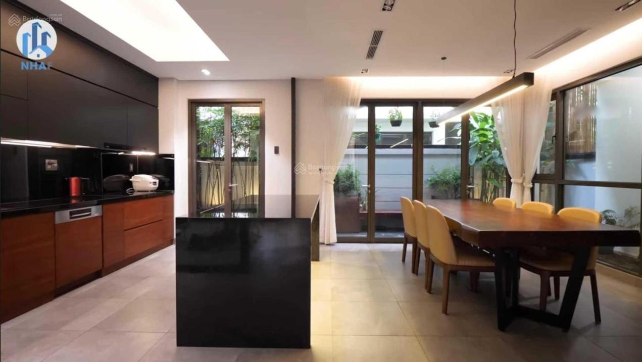 Cần bán ngay liền kề 4 tầng, 144 m2, giá 22,5 tỷ tại Đường Cổ Linh - Long Biên - Hà Nội