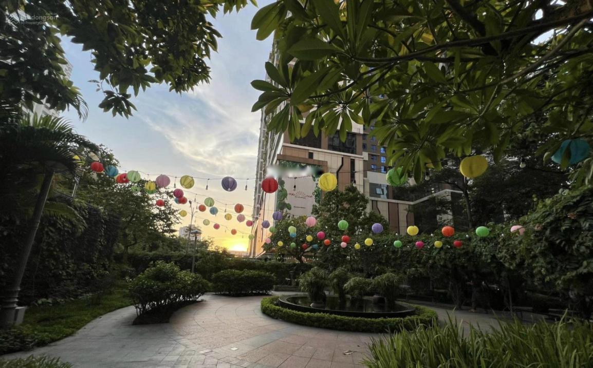 Cần bán ngay căn chung cư 2 phòng ngủ, 88 m2, giá 4,95 tỷ tại đường Tây Hồ - Tây Hồ - Hà Nội