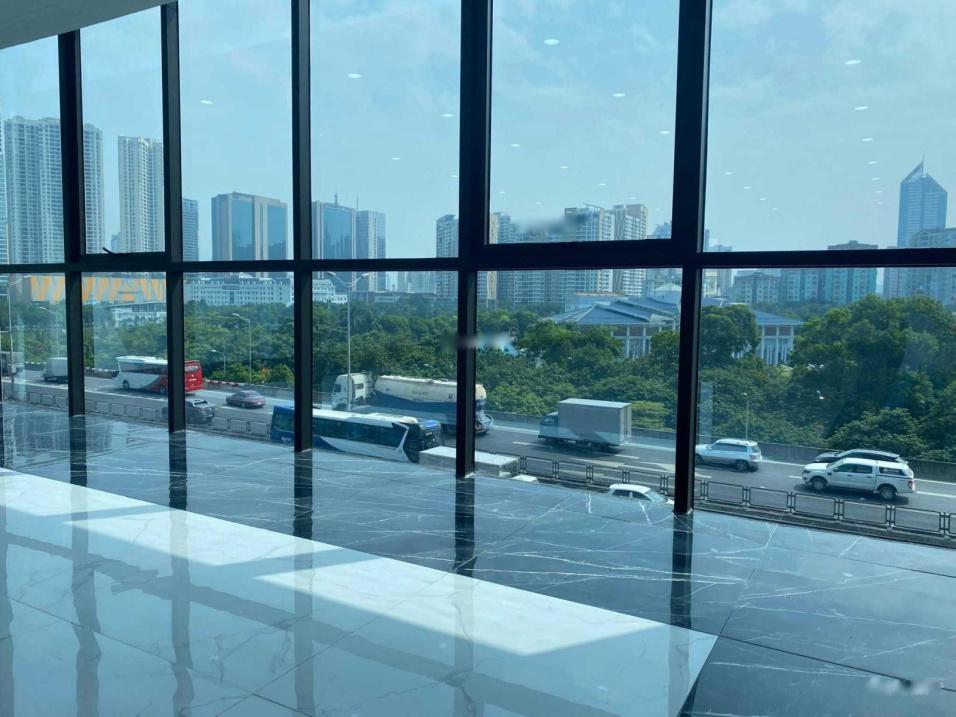 Chuyển nhượng căn nhà mặt phố 8 tầng, 100 m2, mặt tiền 7m tại Đường Khuất Duy Tiến, giá 42,5 tỷ