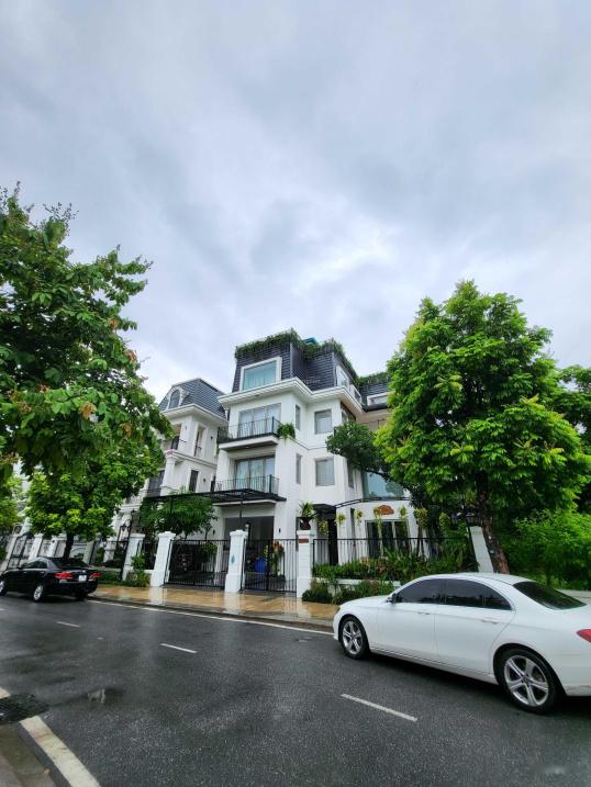 Cần bán liền kề, biệt thự 5 tầng, 306 m2, giá rẻ tại đường Mễ Trì - Nam Từ Liêm - Hà Nội