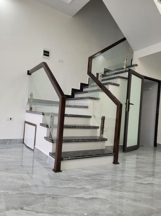 Chuyển nhượng nhà sổ hồng riêng 4 tầng, 48 m2, mặt tiền 4m tại Đường Đồng Hòa, giá 2,4 tỷ