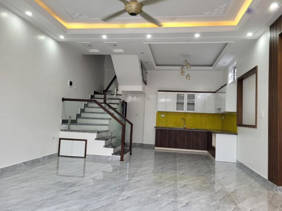 Chuyển nhượng nhà sổ hồng riêng 4 tầng, 48 m2, mặt tiền 4m tại Đường Đồng Hòa, giá 2,4 tỷ