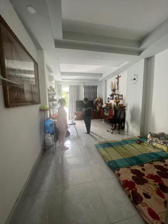 Chuyển nhượng nhà đẹp 2 tầng, 33 m2, mặt tiền 3m tại Đường Trần Hưng Đạo - Quận 1, giá tốt - Ảnh 1