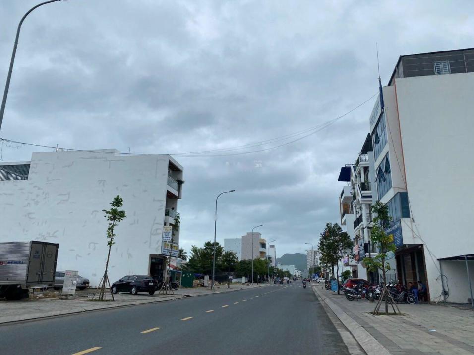 Sở hữu ngay đất 200 m2, mặt tiền 15m, hướng Tây tại Nha Trang - Khánh Hòa, giá 20 tỷ