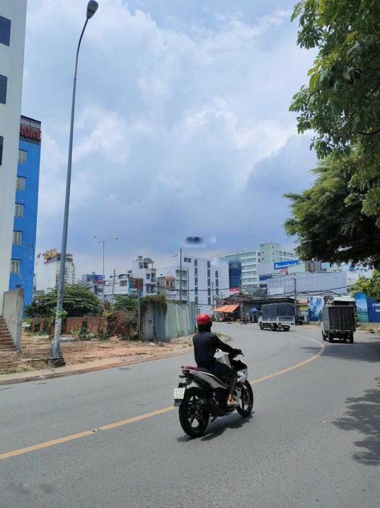 Cần bán nhanh nhà mặt phố 8 tầng, 315 m2 tại Đường Hà Huy Giáp - Quận 12, giá 33 tỷ