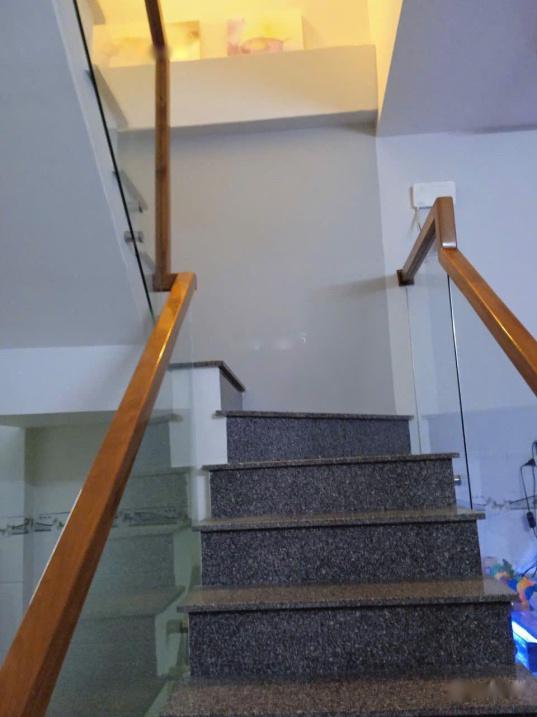 Cần bán gấp bán nhanh căn nhà đẹp 2 tầng, 54 m2, mặt tiền 4m tại Phố Phong Châu, giá 2,2 tỷ