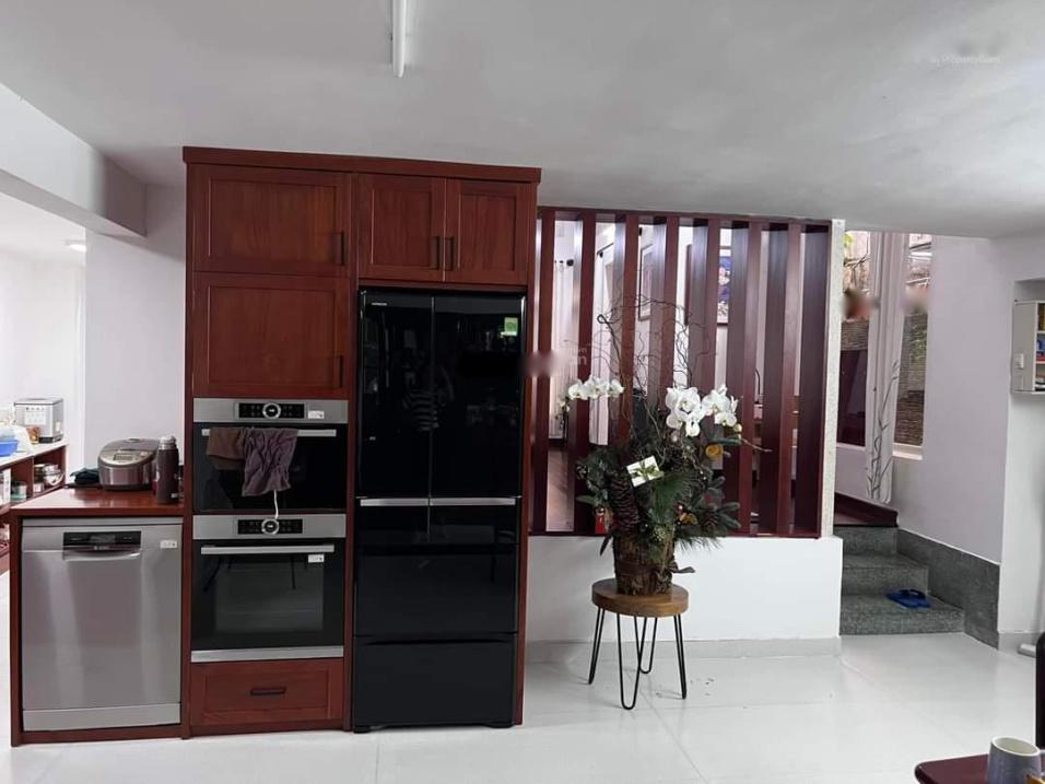 Cần bán nhanh nhà đất 5 tầng, 135 m2, mặt tiền 10m tại Đường Cách Mạng Tháng Tám, giá 18 tỷ