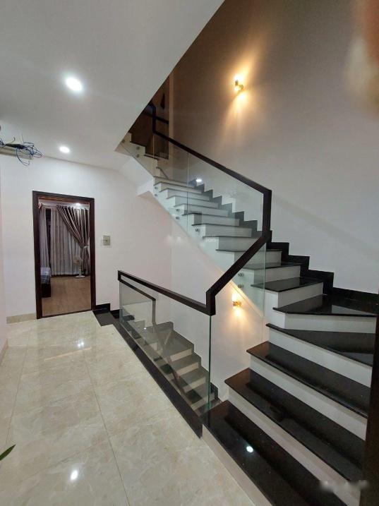 Chuyển nhượng căn nhà 3 tầng, 75 m2, mặt tiền 5m tại Đường B3 - Nha Trang, giá 5,6 tỷ