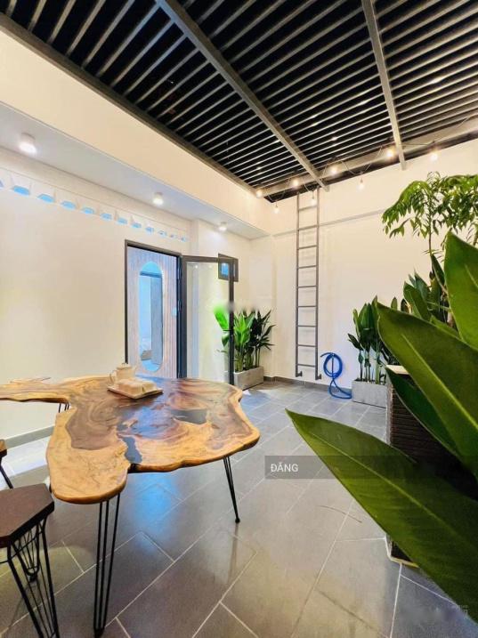 Cần bán nhanh nhà mặt phố đẹp 3 tầng tại Đường Trần Hưng Đạo - 10 - Quận 5, giá rẻ