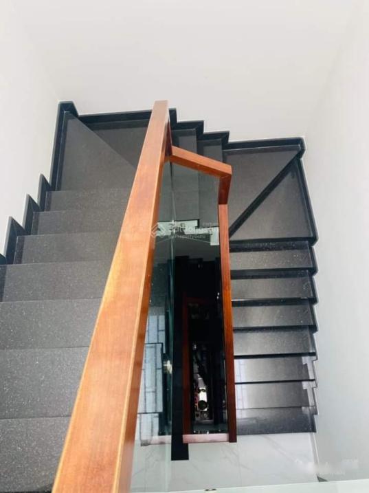 Chuyển nhượng nhà sổ riêng 3 tầng, 56 m2, mặt tiền 4m tại Đường Huỳnh Tấn Phát, giá 4,9 tỷ