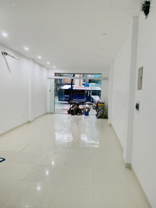 Thuê ngay nhà sổ riêng tại Đường Hoàng Quốc Việt - Cầu Giấy, 50 m2, 6 tầng, giá 32 tr/tháng