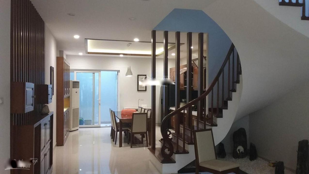 Cho thuê gấp căn nhà đẹp tại Đường Láng - Ô Chợ Dừa - Đống Đa, 55 m2, 3 tầng, giá 20 triệu/tháng