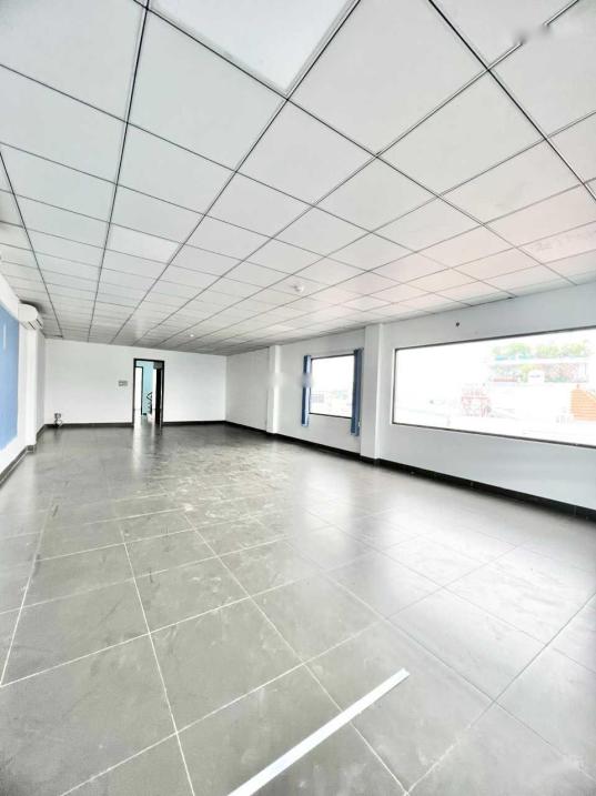 Cho thuê văn phòng đẹp duy nhẩt giá tốt đường Lê Văn Huân Tân Bình dt 105m2 giá thuê 20 triệu/tháng