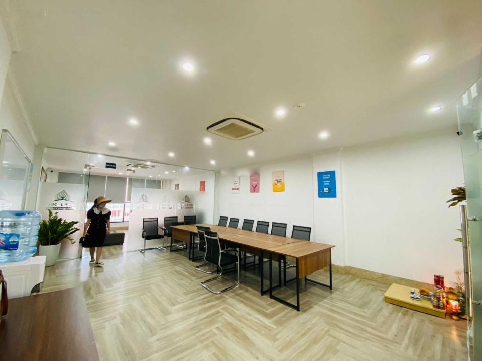 Cần cho thuê văn phòng phố Khúc Thừa Dụ, diện tích 100m2 chỉ 16 triệu/tháng
